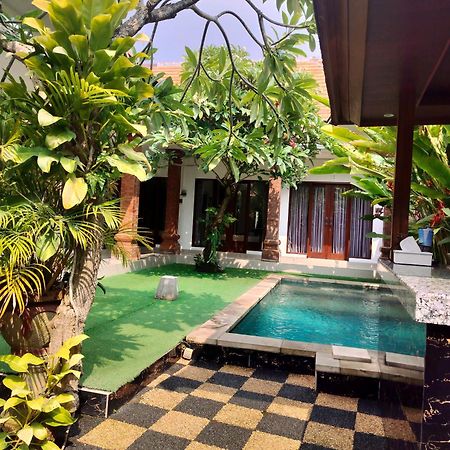 D&D Homestay Pesanggaran Exteriér fotografie